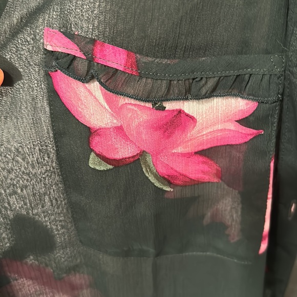 G by Giuliana Printed Ruffle Pocket Button Up - Picture 3 of 6